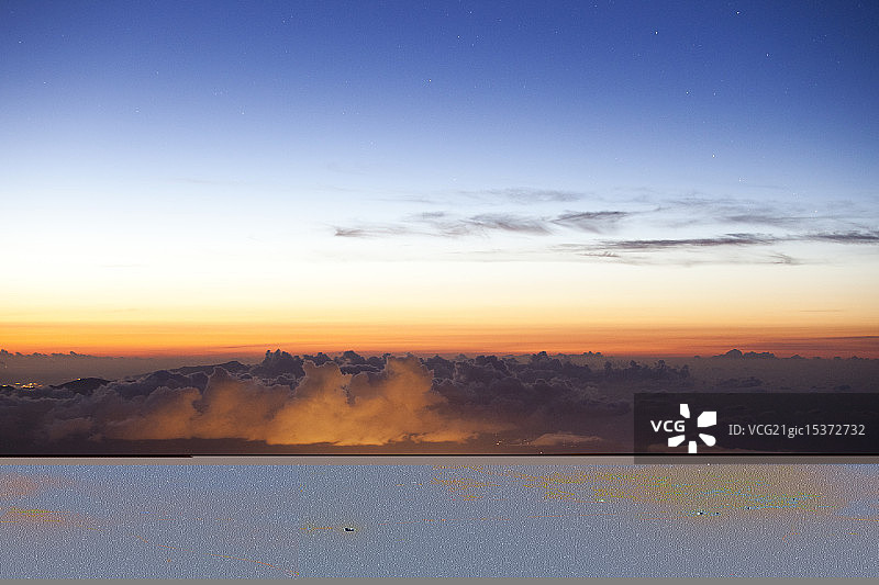 夏威夷茂宜岛哈雷阿卡拉火山俯瞰卡胡卢伊图片素材