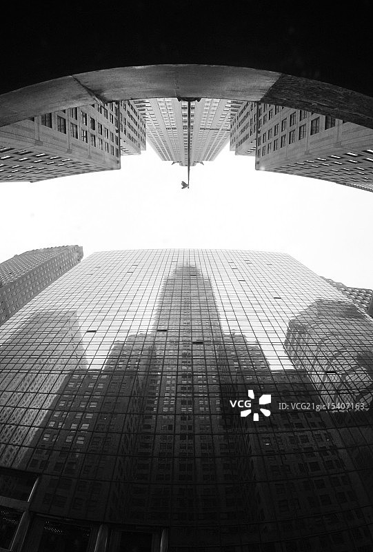 克莱斯勒大厦倒影图片素材