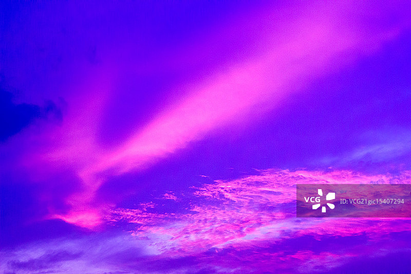 品红云朵图片素材