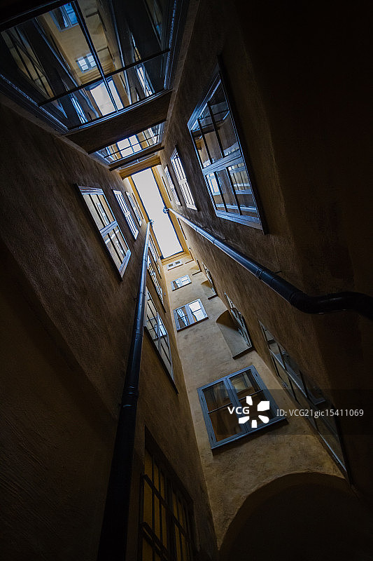 迷失在古镇中图片素材