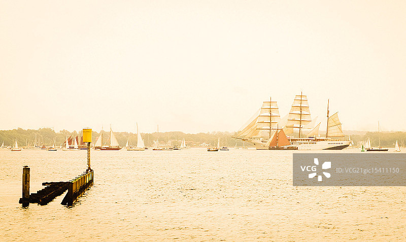 基尔周风帆船汇演图片素材