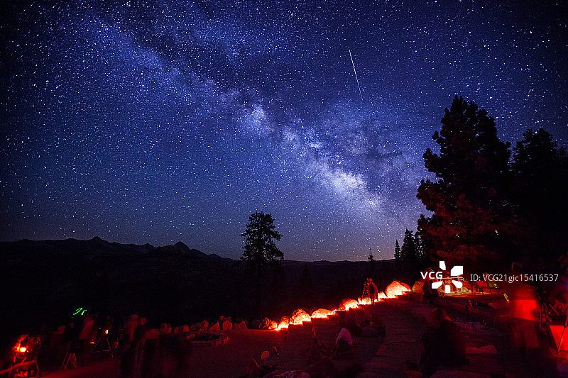 在优胜美地国家公园冰川点仰望星空图片素材