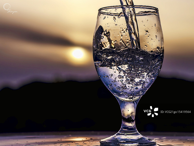 坠入爱河图片素材