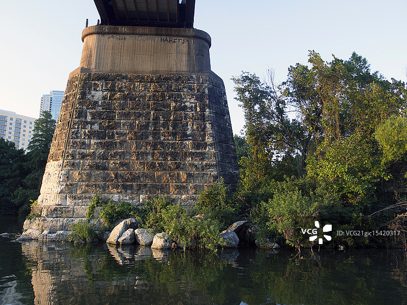 旧石灰石底座图片素材