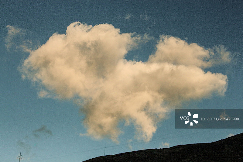 在天空中飞舞的大考拉图片素材