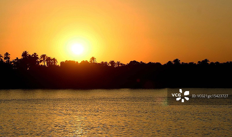 尼罗河日落图片素材