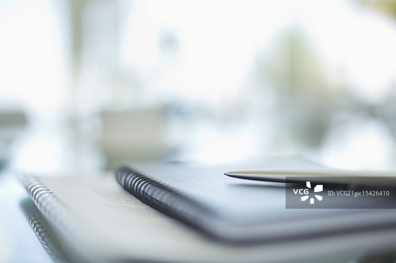 螺旋笔记本特写图片素材