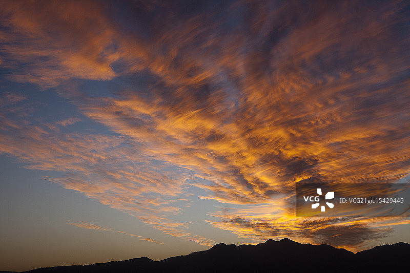 天空中的火热光芒图片素材