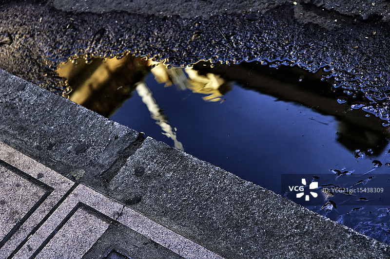 水洼倒影图片素材