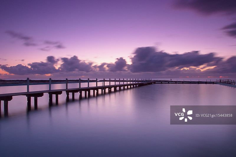 纳拉宾岩石池图片素材