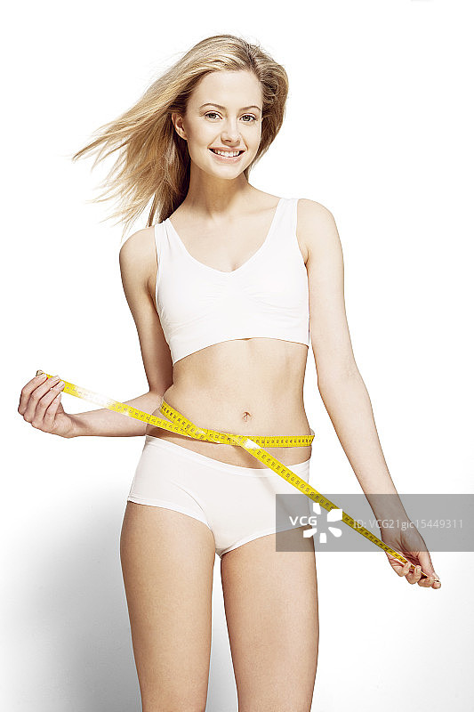 女人在量腰围图片素材
