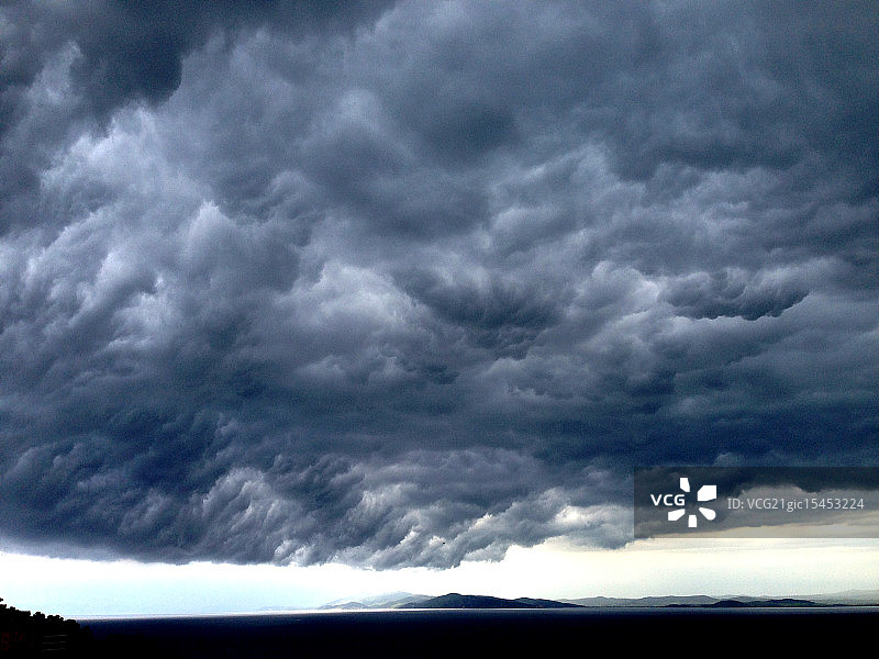 风暴前的iPhone图片素材