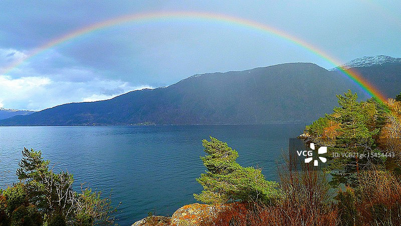 松恩峡湾的彩虹图片素材