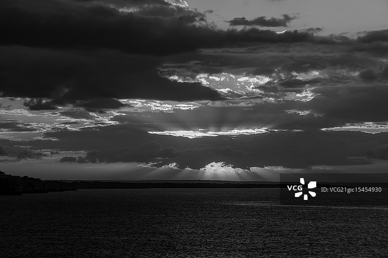 卡拉皮的日出（黑白）图片素材