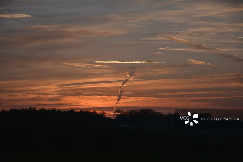 云螺旋日落图片素材