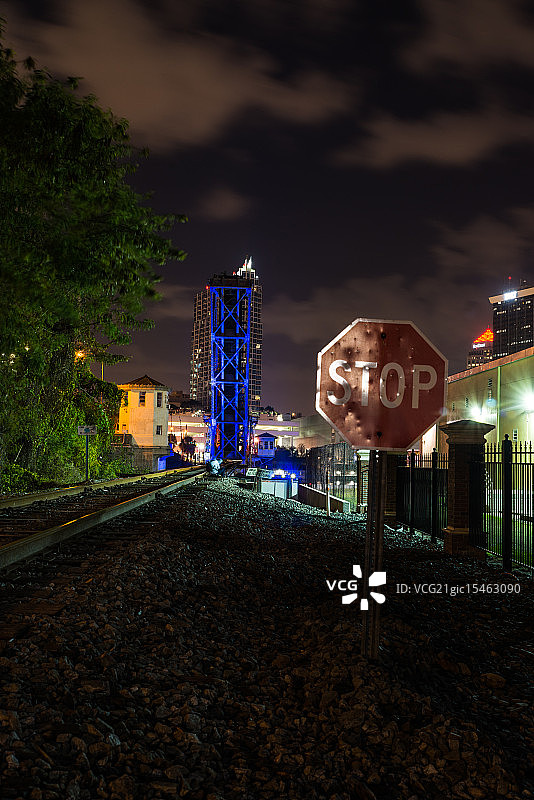 桥前停止标志图片素材