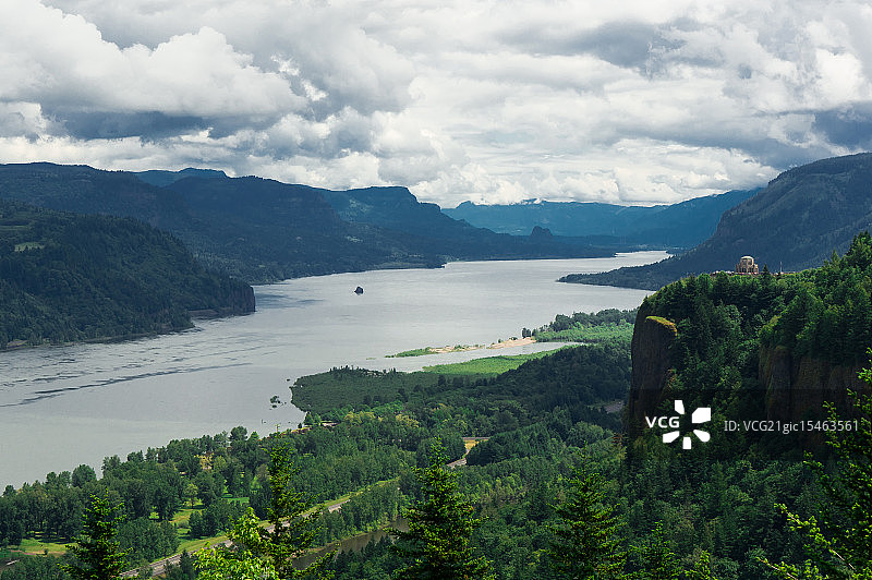 在哥伦比亚河峡谷边缘图片素材