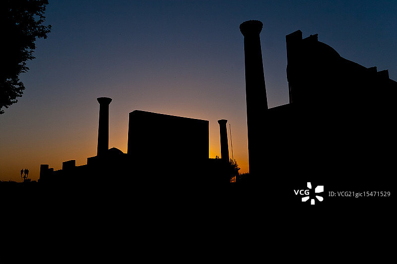 撒马尔罕雷吉斯坦的日落图片素材