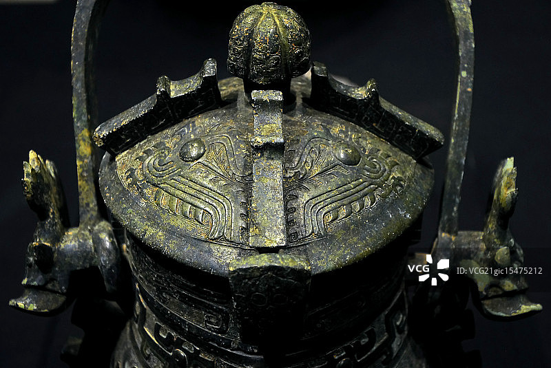 西周青铜提梁卣图片素材