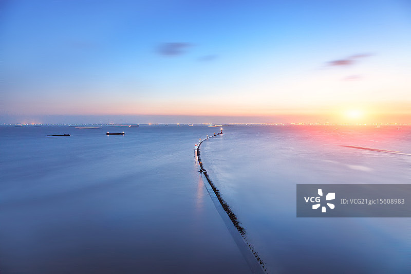 上海宝山吴淞口日出图片素材