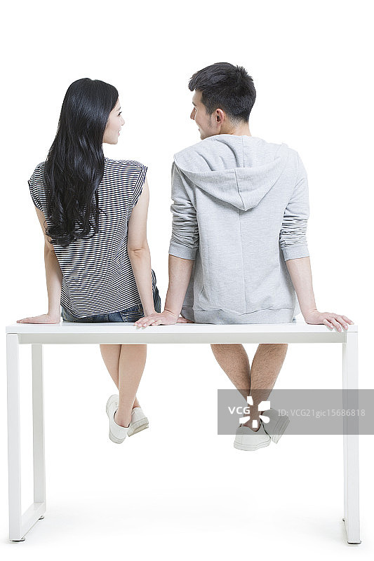 快乐的年轻情侣图片素材