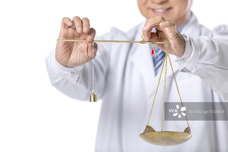 配药的老中医图片素材