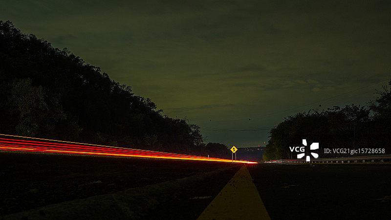 山谷之下图片素材