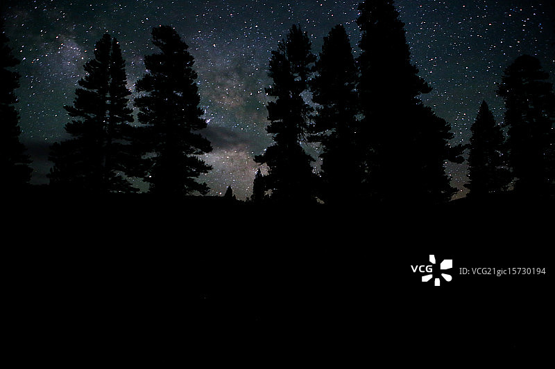 惠特尼峰上的银河图片素材