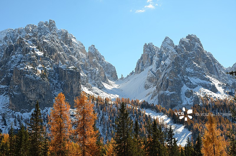 多洛米蒂奇观瀑布图片素材