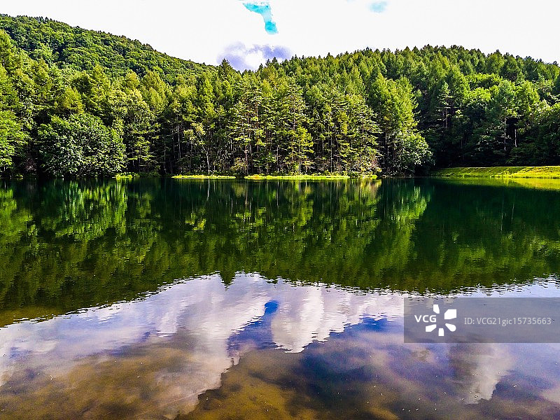 日本长野县的米沙卡池塘图片素材