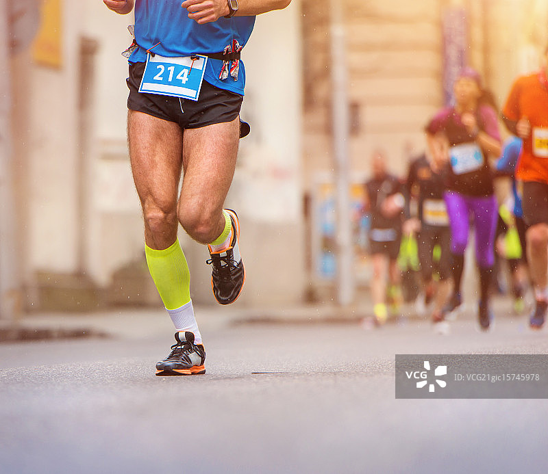 年轻的跑步者图片素材