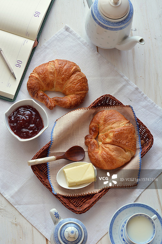 搭配橘子酱的羊角包图片素材