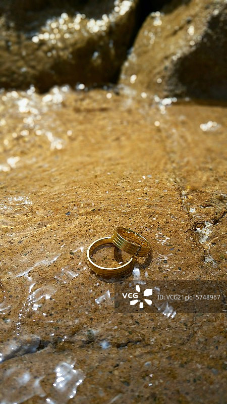 两枚戒指图片素材