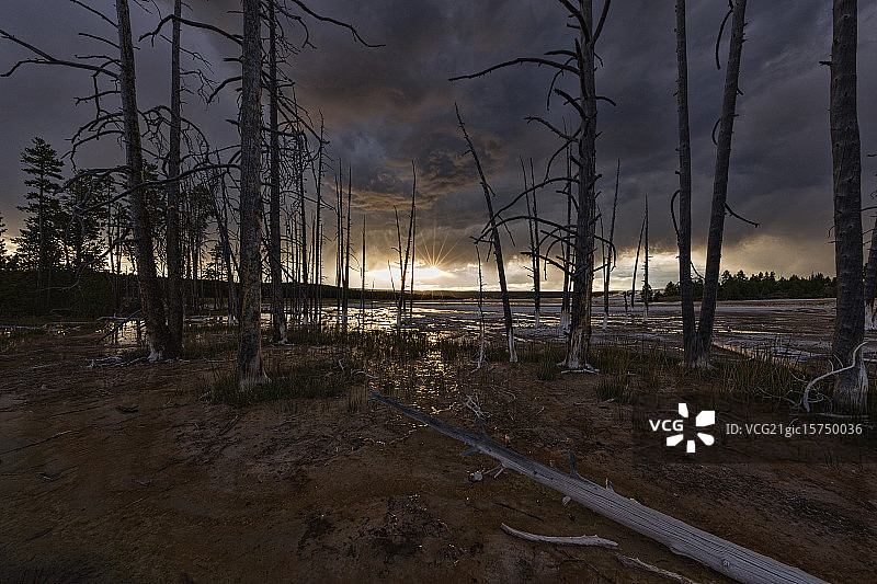 下间歇泉盆地的风暴图片素材