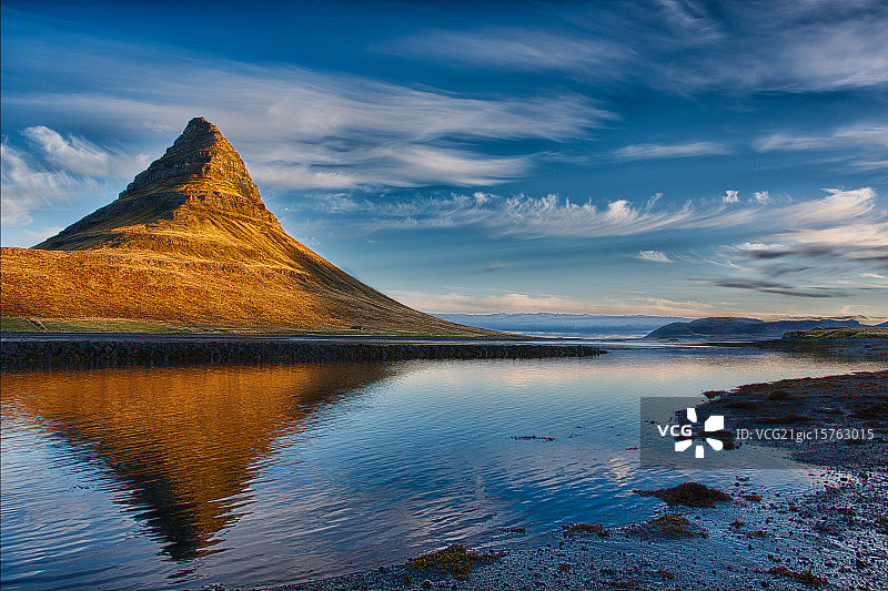 斯奈山半岛倒影图片素材