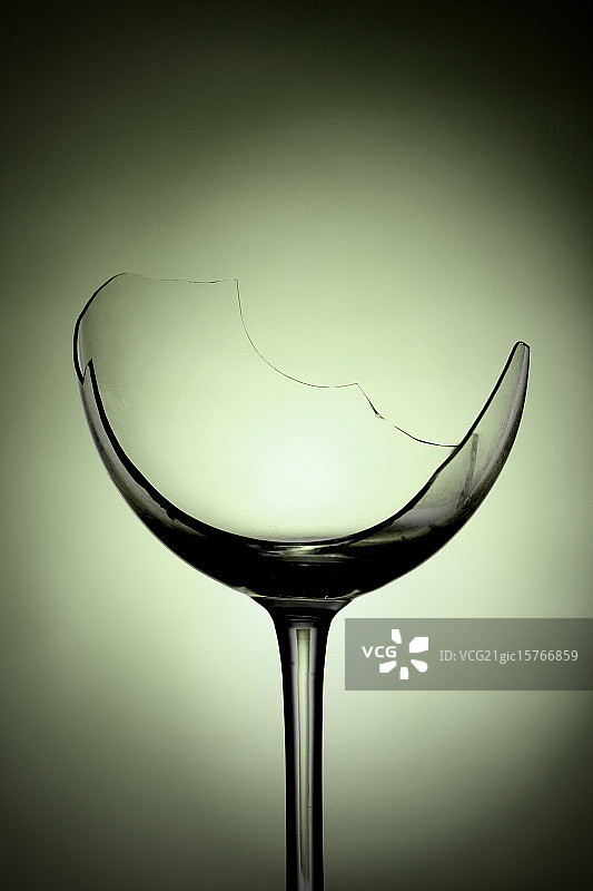 破碎的玻璃图片素材