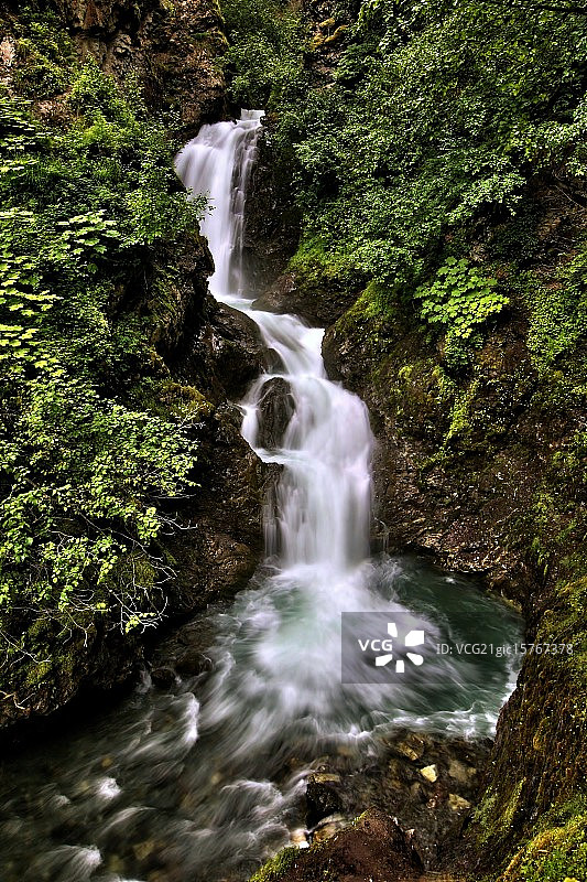 埃克卢特纳雷鸟瀑布，阿拉斯加州图片素材