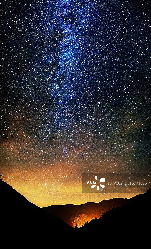 山谷中的火焰图片素材