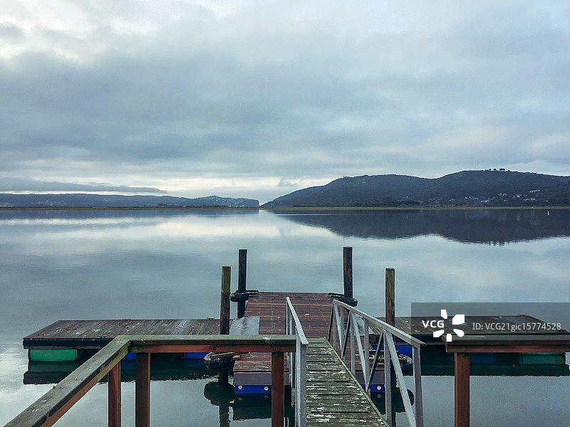 奈斯纳泻湖上的甲板图片素材