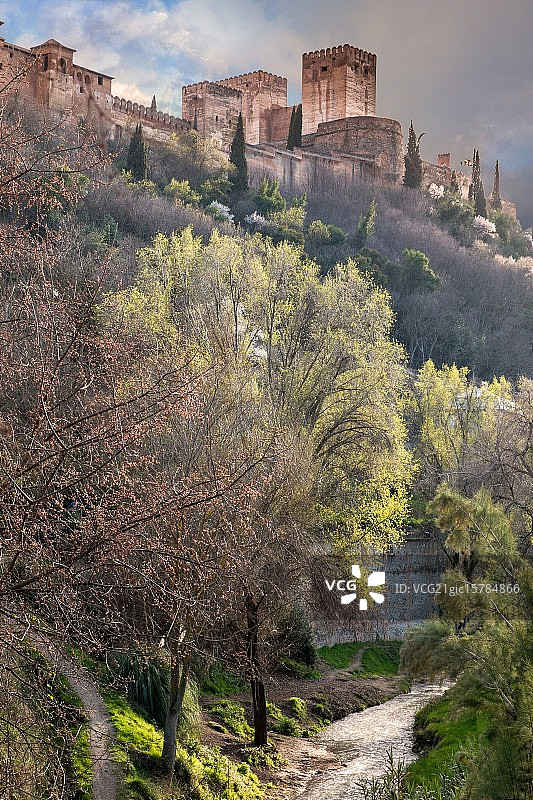 赫尼尔河上的阿罕布拉宫图片素材