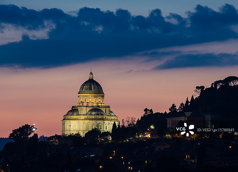 圣玛丽亚德拉孔索拉齐奥内教堂，日落时分，托迪，意大利图片素材