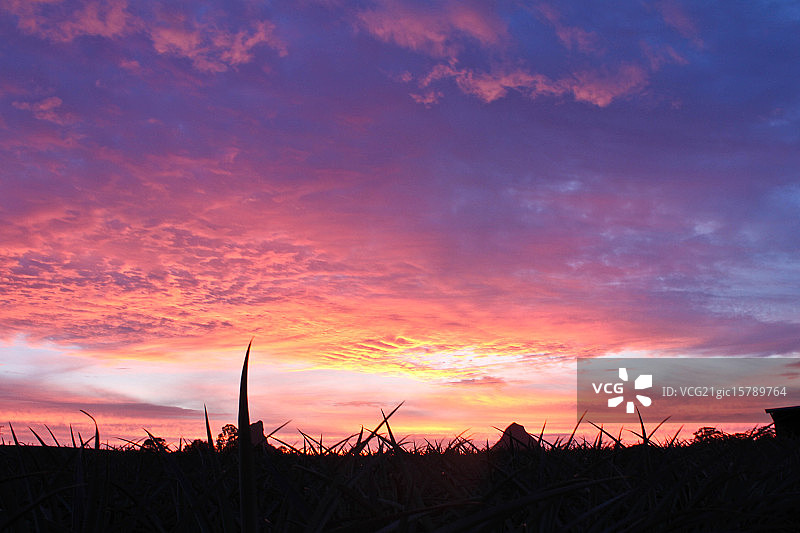 日落时分的玻璃屋山图片素材