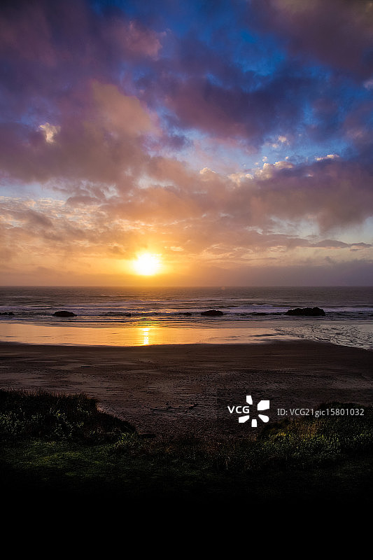 俄勒冈州林肯市日落海景图片素材