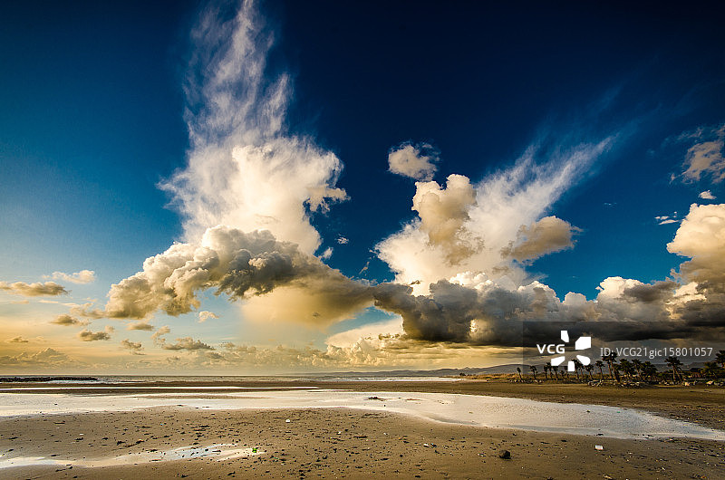 云的力量图片素材