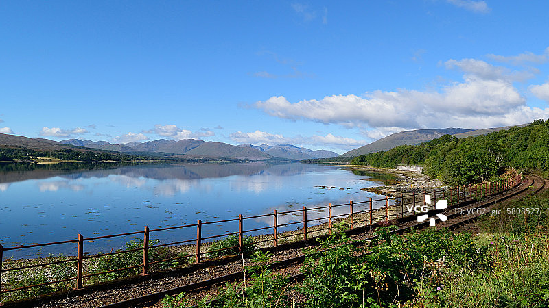 埃尔湖的山脉倒影图片素材