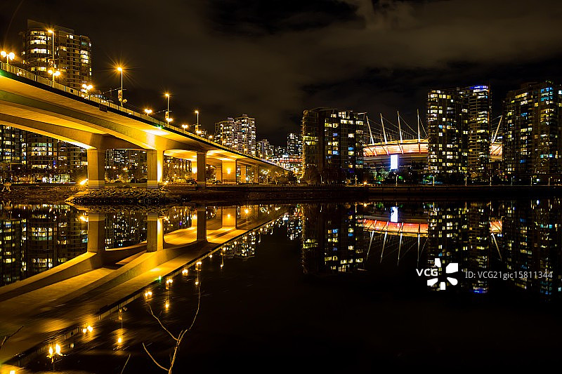 夜幕下的甘比桥图片素材