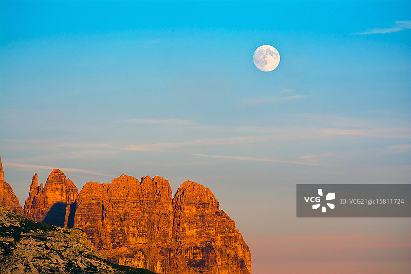 8月满月图片素材