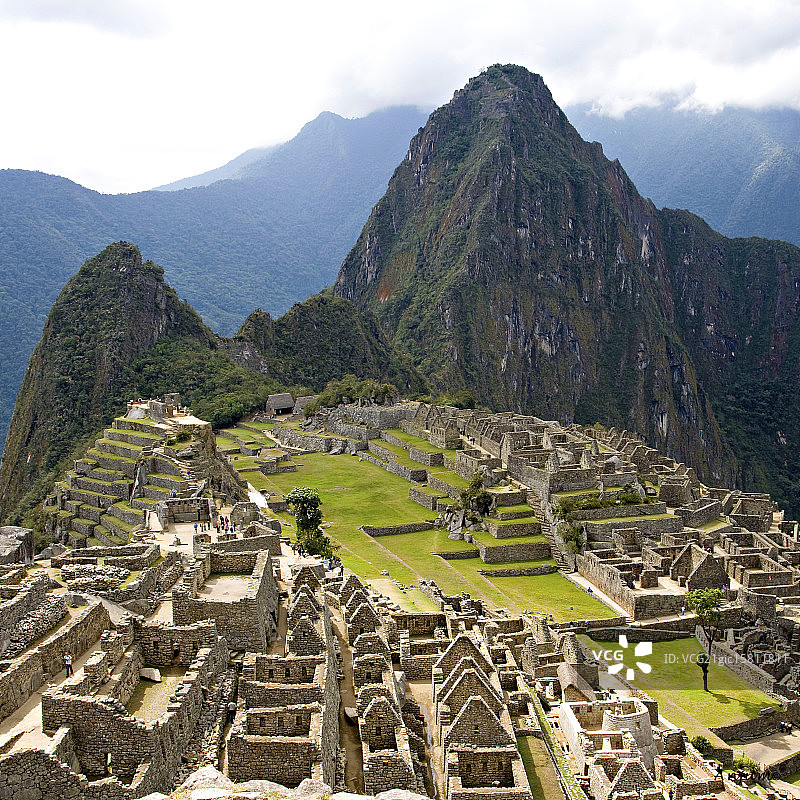 雾蒙蒙早晨的马丘比丘图片素材