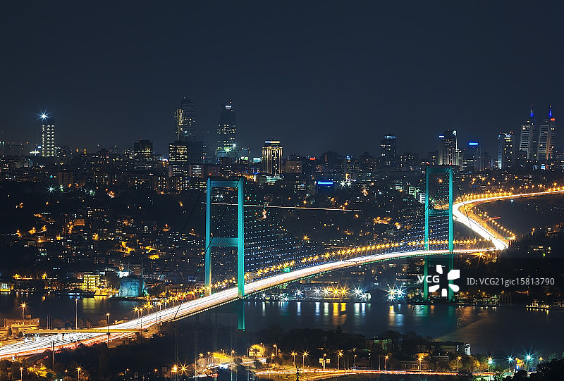 横跨博斯普鲁斯海峡的大桥图片素材