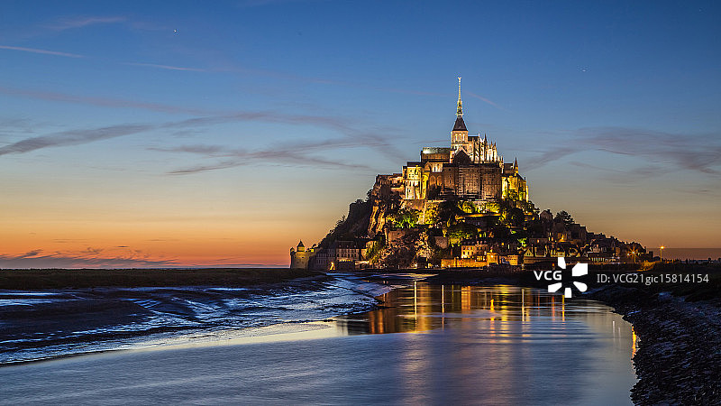 日落后的圣米歇尔山图片素材